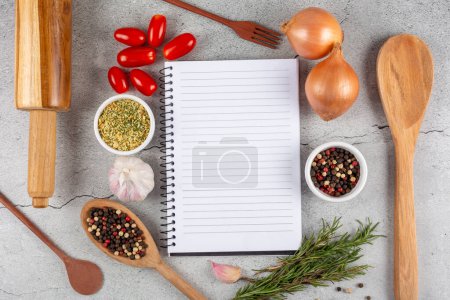 Foto de Libro de cocina con ingredientes en la mesa.Libro de recetas. - Imagen libre de derechos