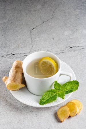 Thé au gingembre au citron sicilien et menthe.