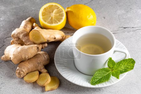 Téléchargez les photos : Thé au gingembre au citron sicilien et menthe. - en image libre de droit
