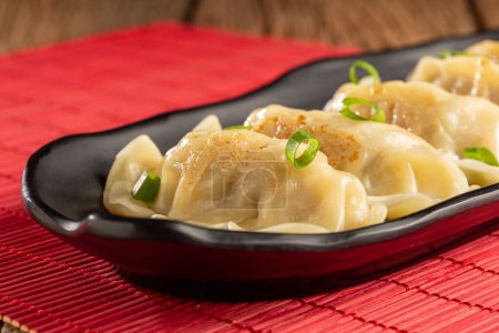 Gyoza oder Jiaozi Traditionelles chinesisches und japanisches Essen.