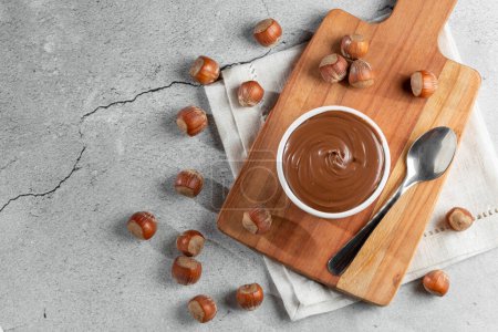 Haselnusscreme oder Nougatcreme mit Kakao.
