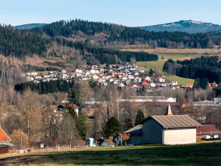 Foto de Vista de la parte rural del asentamiento de Zwiesel en Baviera, Alemania, a principios de la primavera - Imagen libre de derechos