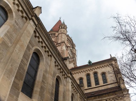 Kirche St. Franziskus von Assisi Außendetails und Fassadenansicht, Wien, Österreich