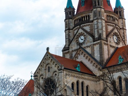 Foto de Iglesia de San Francisco de Asís detalles exteriores y vista de fachada, Viena, Austria - Imagen libre de derechos