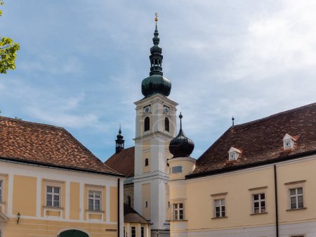 Heiligenkreuz, Autriche - 14 avril 2024 : vue d'ensemble sur les détails extérieurs et intérieurs de l'abbaye de Stift Heiligenkreuz