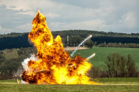 Foto de Una gran explosión de fuego - Imagen libre de derechos