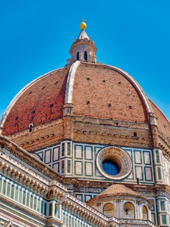 Foto de Florence Duomo. Basílica de Santa Maria del Fiore (Basílica de Santa María de la Flor) en Florencia, vista detallada de la Cúpula de Brunelleschi, Italia - Imagen libre de derechos