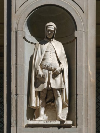 Foto de Estatua de Giotto en la Galería de los Uffizi de Florencia - Imagen libre de derechos
