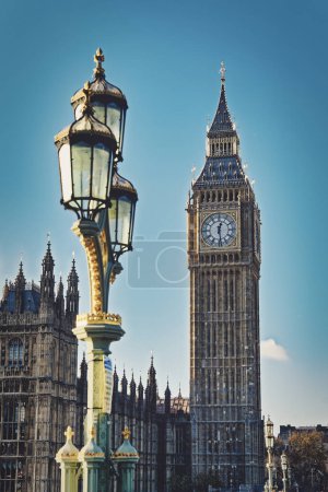 Foto de Torre Big Ben y lámpara de calle Westminster, Londres, Reino Unido - Imagen libre de derechos