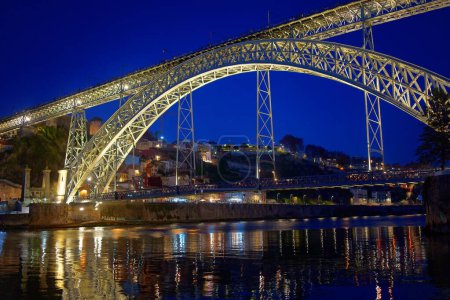 Pont Dom Luis I, Porto. Vue de nuit du pont Dom Luis I, Porto, Portugal.