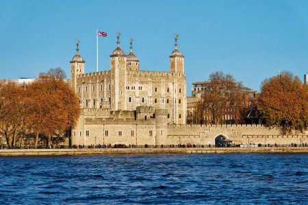 Foto de Torre de Londres en otoño o otoño Monumento a Inglaterra - Imagen libre de derechos