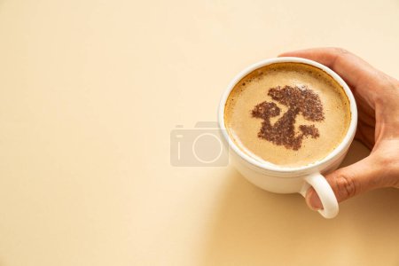 Foto de El concepto del café de setas - el arte en forma de hongo en la taza de café. Foto de alta calidad - Imagen libre de derechos