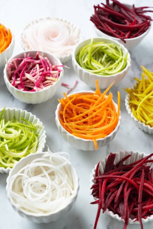 Foto de Concepto de fideos vegetales - selección de espaguetis vegetales, alternativa de dieta baja en carbohidratos, vista superior - Imagen libre de derechos