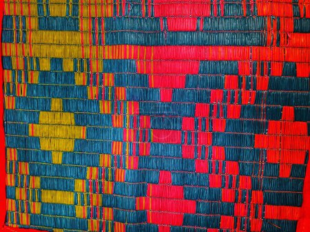 Textura de tela artesanal de seda colorida abstracta fondo, estera textil