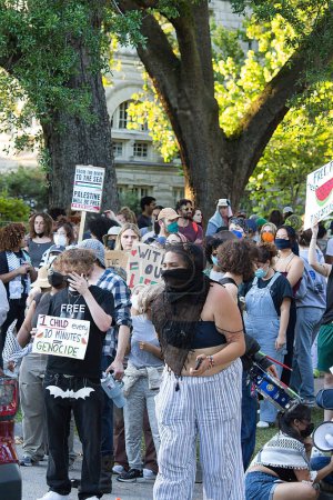 Téléchargez les photos : Manifestants étudiants du Moyen-Orient à l'Université de Tulane - en image libre de droit