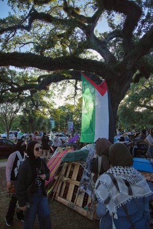 Téléchargez les photos : Manifestants étudiants du Moyen-Orient à l'Université de Tulane - en image libre de droit