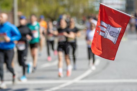 Foto de Pequeña bandera de hamburgo en el borde de la maratón - Imagen libre de derechos
