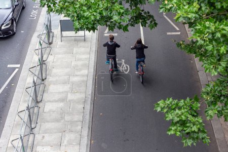 Foto de Vista superior de la ruta ciclista protegida en Londres - Imagen libre de derechos
