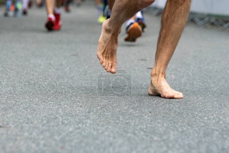 coureur pieds nus au marathon de Hambourg
