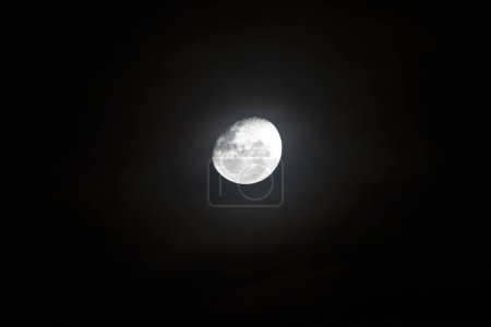 Téléchargez les photos : Le halo du croissant de lune. Astronomie. Nature. - en image libre de droit