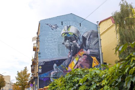 Foto de Mural "fantasma de Kiev" en el distrito de Podil en Kiev, Ucrania - Imagen libre de derechos