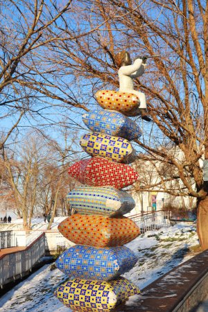 Téléchargez les photos : Picturesque sculpture at Landscape Alley (Pejzazhna alleyway) in Kyiv, Ukraine - en image libre de droit
