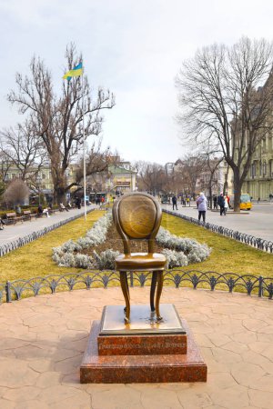 Foto de Monumento a los escritores Ilf y Petrov (doceava cátedra) en Odessa, Ucrania - Imagen libre de derechos