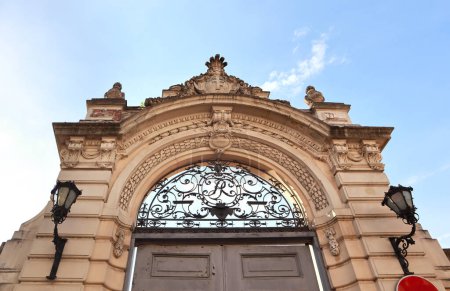 Téléchargez les photos : Porte d'entrée du Palais Potocki à Lviv, Ukraine - en image libre de droit
