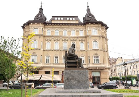 Téléchargez les photos : Monument à Mikhaïl Grushevsky à Lviv, Ukraine - en image libre de droit
