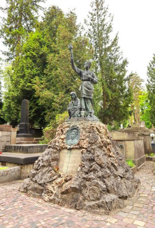 Foto de Tumbstone (escultura) a Volodymyr Barvinskyi en el cementerio de Lychakiv en Lviv, Ucrania - Imagen libre de derechos