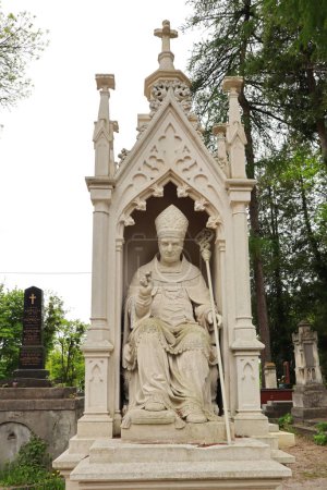 Téléchargez les photos : Pierre tombale de l'archevêque arménien Grigori Mikhaïl Chimonovitch au cimetière Lychakiv de Lviv, Ukraine - en image libre de droit