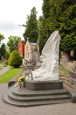 Foto de Tumbstone (escultura) a Igor Bylozyr en el cementerio de Lychakiv en Lviv, Ucrania - Imagen libre de derechos