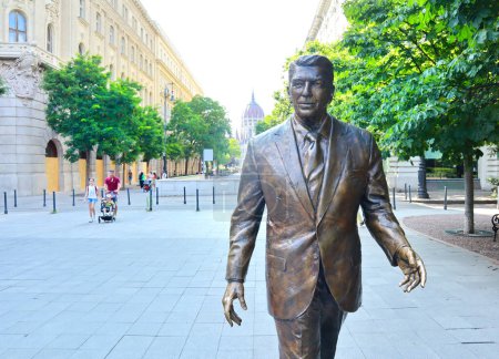 Foto de Estatua de Ronald Reagan en el centro de Budapest, Hungría - Imagen libre de derechos