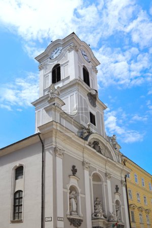 Téléchargez les photos : Église Saint-Michel rue Vaci au centre-ville de Budapest, Hongrie - en image libre de droit