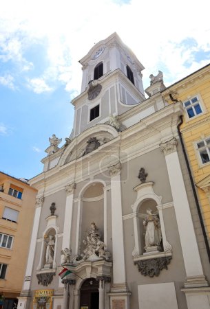 Téléchargez les photos : Église Saint-Michel rue Vaci au centre-ville de Budapest, Hongrie - en image libre de droit
