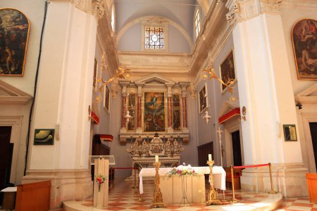 Foto de Interior de la Catedral de la Ascensión de la Santísima Virgen María en Dubrovnik, Croacia - Imagen libre de derechos