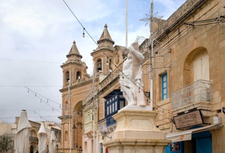 Téléchargez les photos : Eglise Notre-Dame de Pompéi dans le village Marsaxlokk, Malte - en image libre de droit