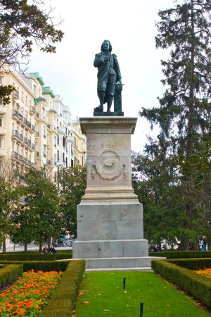 Foto de Estatua del pintor Bartolom Murillo cerca del Museo del Prado en Madrid - Imagen libre de derechos
