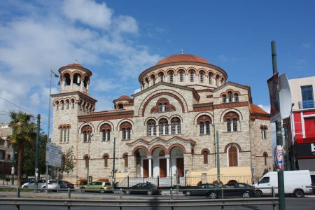 Téléchargez les photos : Eglise de Saint Nicolas près du port du Pirée à Athènes, Grèce - en image libre de droit