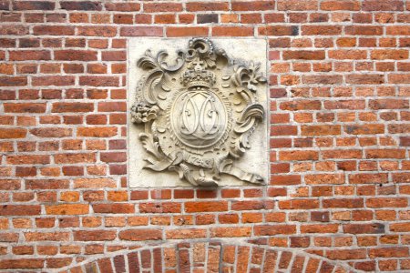 Escudo de armas en el antiguo edificio en el casco antiguo de Copenhague