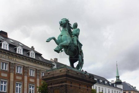 Monument à l'évêque Absalon sur la place Hobro à Copenhague, Danemark