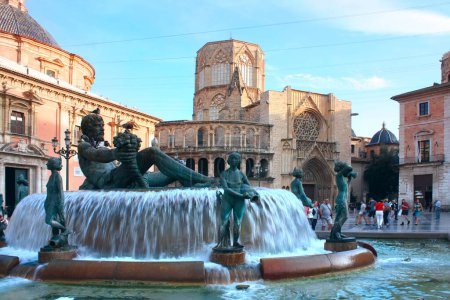 Téléchargez les photos : Fontaine Rio Turia sur la place de la Vierge Marie à Valence, Espagne - en image libre de droit