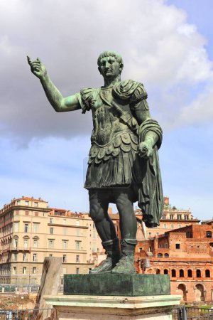 Monument à Trajan près du marché de Trajan à Rome, Italie