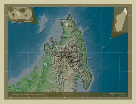Foto de Antsiranana, provincia autónoma de Madagascar. Mapa de elevación coloreado en estilo wiki con lagos y ríos. Ubicaciones y nombres de las principales ciudades de la región. Mapas de ubicación auxiliares de esquina - Imagen libre de derechos