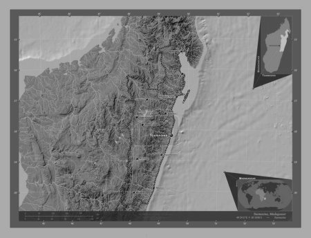 Foto de Toamasina, provincia autónoma de Madagascar. Mapa de elevación de Bilevel con lagos y ríos. Ubicaciones y nombres de las principales ciudades de la región. Mapas de ubicación auxiliares de esquina - Imagen libre de derechos
