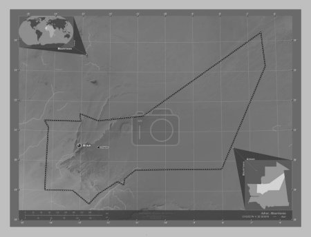 Foto de Adrar, región de Mauritania. Mapa de elevación a escala de grises con lagos y ríos. Ubicaciones y nombres de las principales ciudades de la región. Mapas de ubicación auxiliares de esquina - Imagen libre de derechos