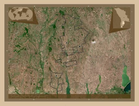 Téléchargez les photos : Gagaouzie, territoire autonome de Moldova. Carte satellite basse résolution. Emplacements des grandes villes de la région. Corner cartes de localisation auxiliaires - en image libre de droit