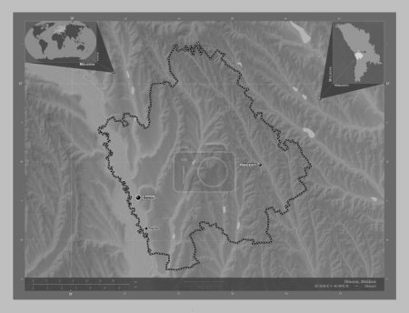 Téléchargez les photos : Hincesti, district de Moldavie. Carte d'altitude en niveaux de gris avec lacs et rivières. Emplacements et noms des grandes villes de la région. Corner cartes de localisation auxiliaires - en image libre de droit