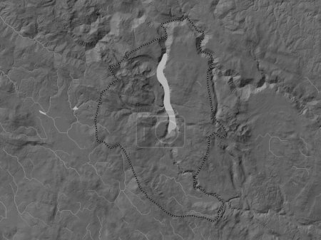 Téléchargez les photos : Pluzine, municipalité du Monténégro. Carte d'altitude en niveaux de gris avec lacs et rivières - en image libre de droit