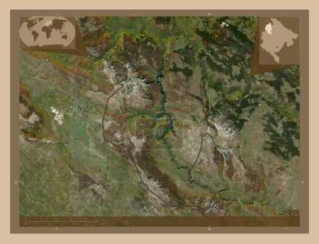 Téléchargez les photos : Pluzine, municipalité du Monténégro. Carte satellite basse résolution. Corner cartes de localisation auxiliaires - en image libre de droit